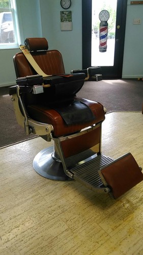 Gorgeous Antique Vintage Bellmont Hydraulic Barber Chair