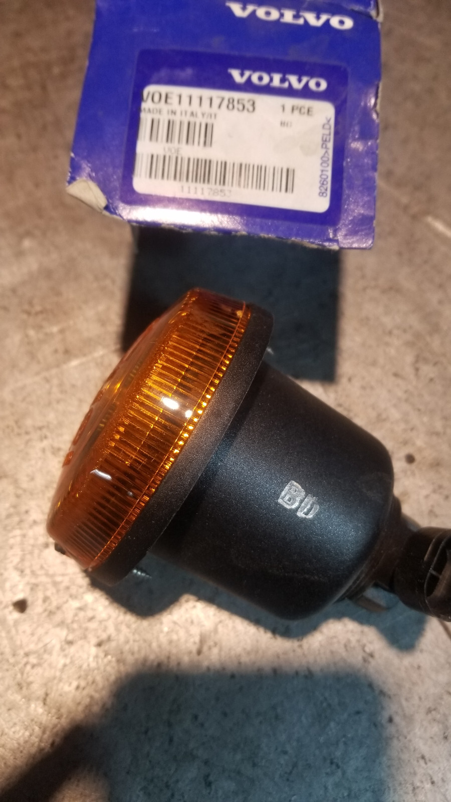 VOE11117853 VOLVO LAMP AMBER 11117853 - Picture 3 of 3