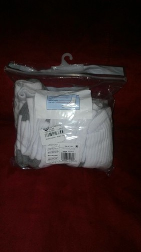 Boys 10 pack crew socks new in opened package fits shoe size 5 1/2-8.5