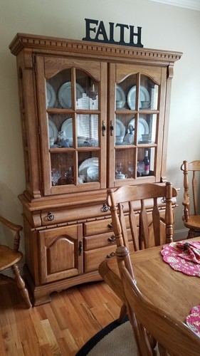Solid oak Dining Table With 6 Chairs and bench