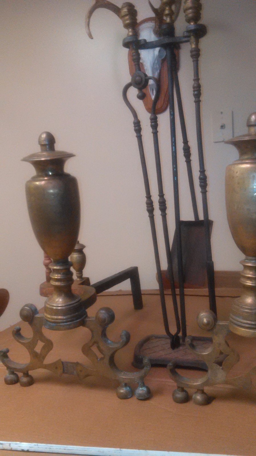 VINTAGE CHINESE CHIPPENDALE HAND FORGED BRASS URN ANDIRONS & FIREPLACE TOOLS SET