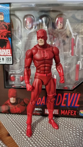 Medicom Toy MAFEX No.223 Daredevil Comic Ver. Action Figure Medicom Toy MAFEX No.223 Daredevil Comic Ver. Action Figure