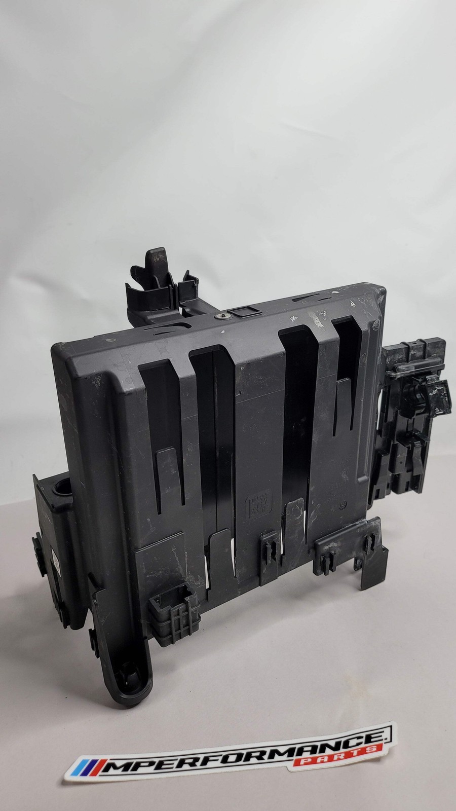 0 Bmw M3 M4 G80 G82 G83 ECU POWER DISTRIBUTOR COVER HOLDER 8095697 image 4