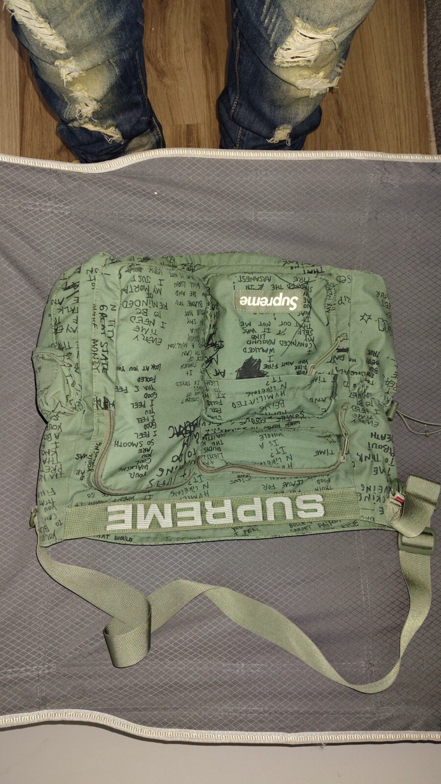 バッグ Supreme Field Messenger Bag \"Olive Gonz\" Supreme Field Side Bag Olive Gonz - SS23 - US