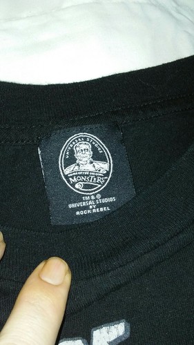 Universal Studios Monsters Creature from the Black Lagoon t shirt black Size L?