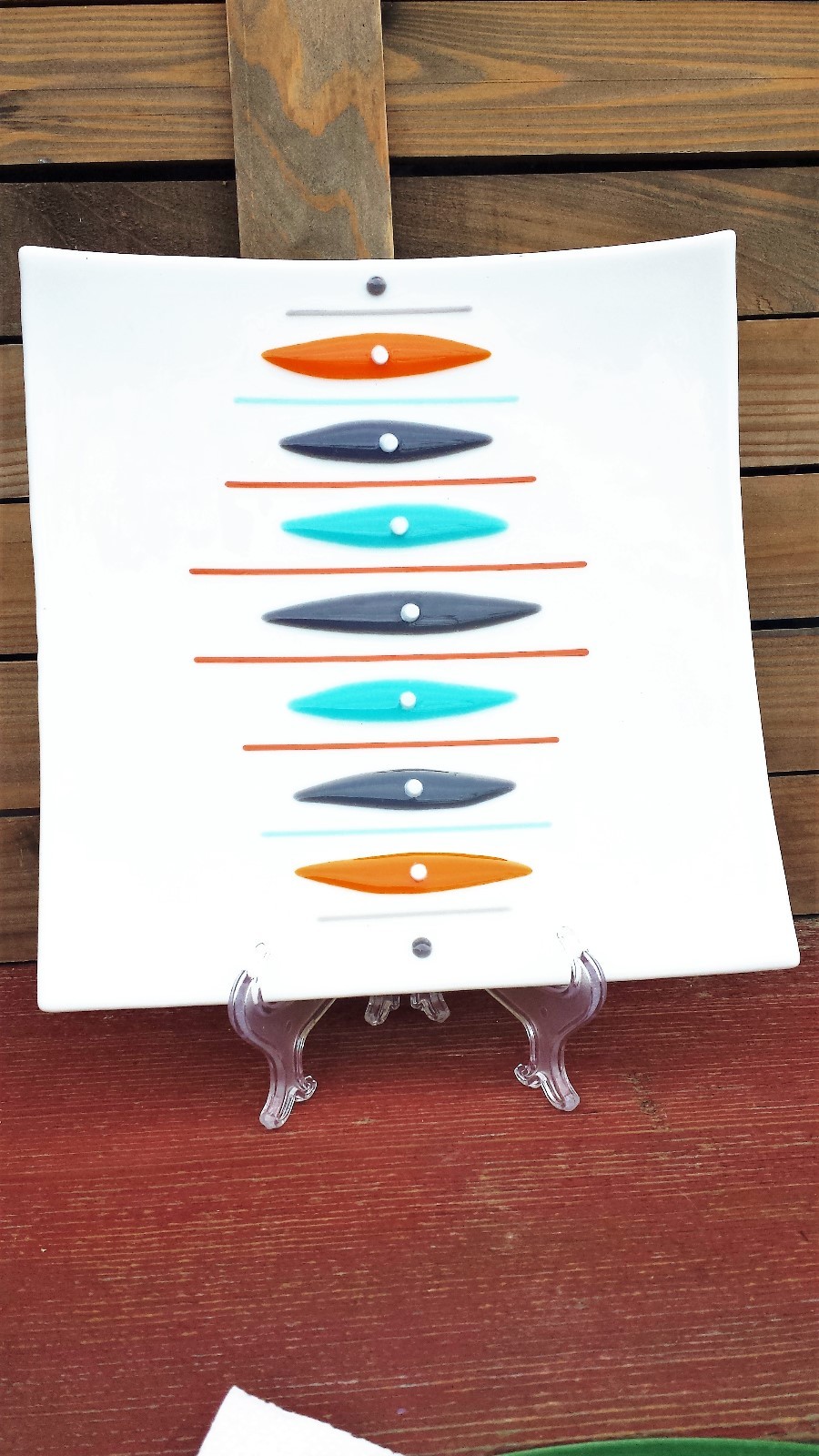 VTG COLLECTIBLE WHITE RETRO DECORATIVE PLATE VIBRANT COLORS!