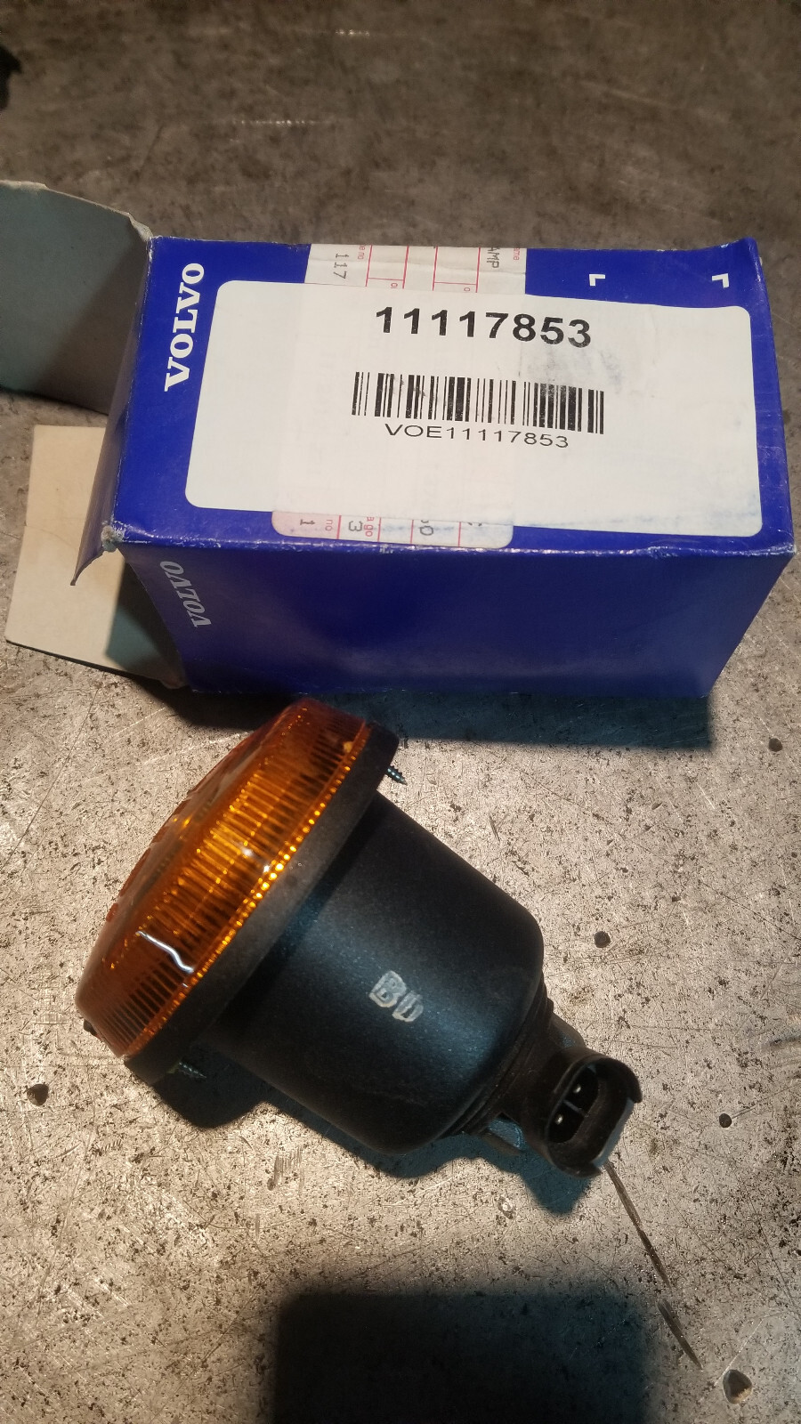 VOE11117853 VOLVO LAMP AMBER 11117853 - Picture 2 of 3