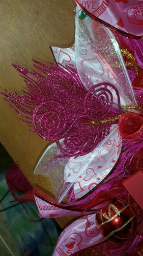 Valentine's Day Wreath/ front door/ red/ white/ pink
