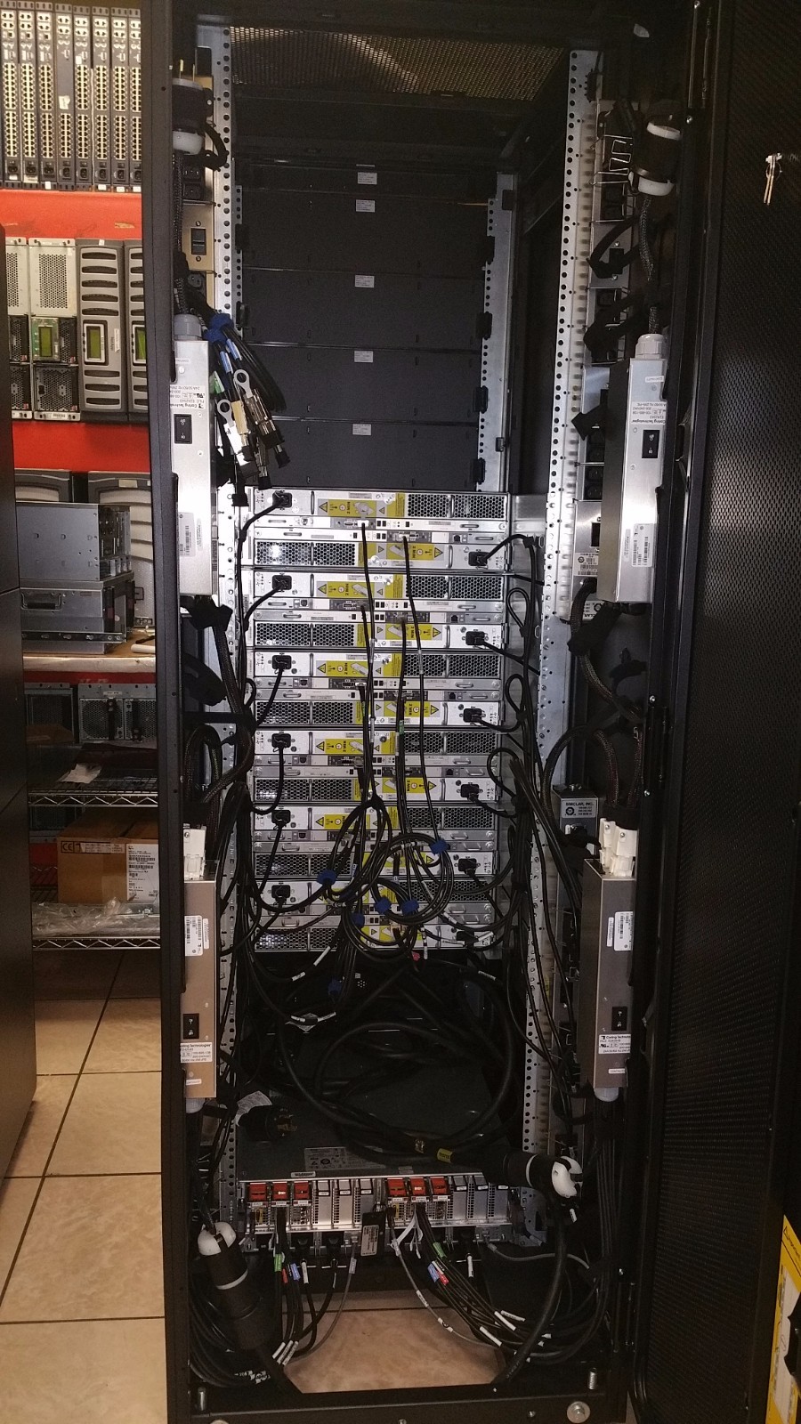 EMC VNX5700 System w/ Server Head +34x 2TB, 36x 600GB, 10x 100GB SSD Drives