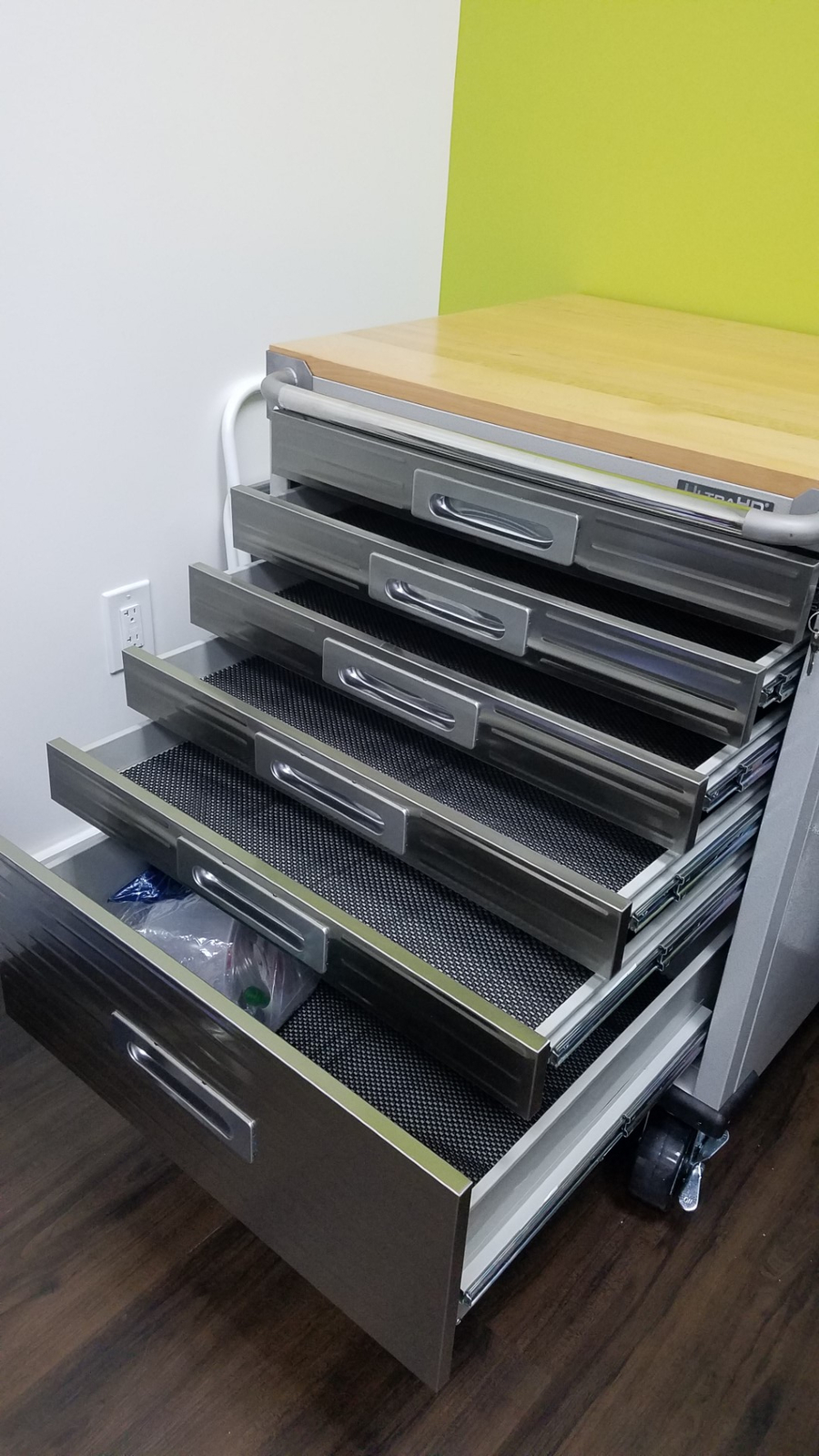 Seville Classics UltraHD Rolling 6Drawer Tool Storage Key Lock