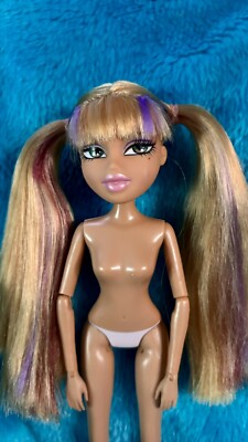 Bratz Twisty Style Yasmin 12  Doll Blonde w/Bangs & Purple/Red Highlights