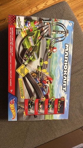 ミニカー Hot Wheels MARIOKART CIRCUIT TRACK SET Hot Wheels Mario Kart Circuit Track Set with Die-Cast Kart.