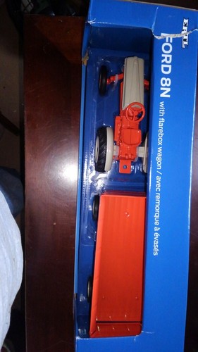 Ertl Tomy 1/16th Ford 8N Tractor Die Cast Metal & Steel Flarebox Wagon NIB