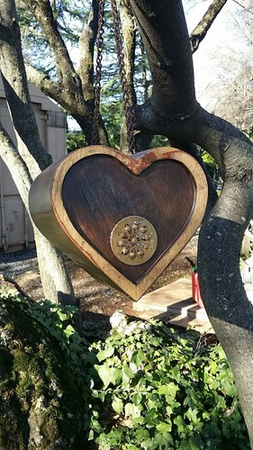 HANDMADE HEART SHAPED WOOD BIRDHOUSE, YARD