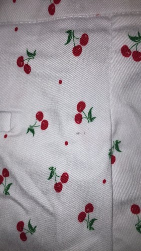New Direction Ladies shorts Size 6 White with Cherries, Scalloped Hem NWT