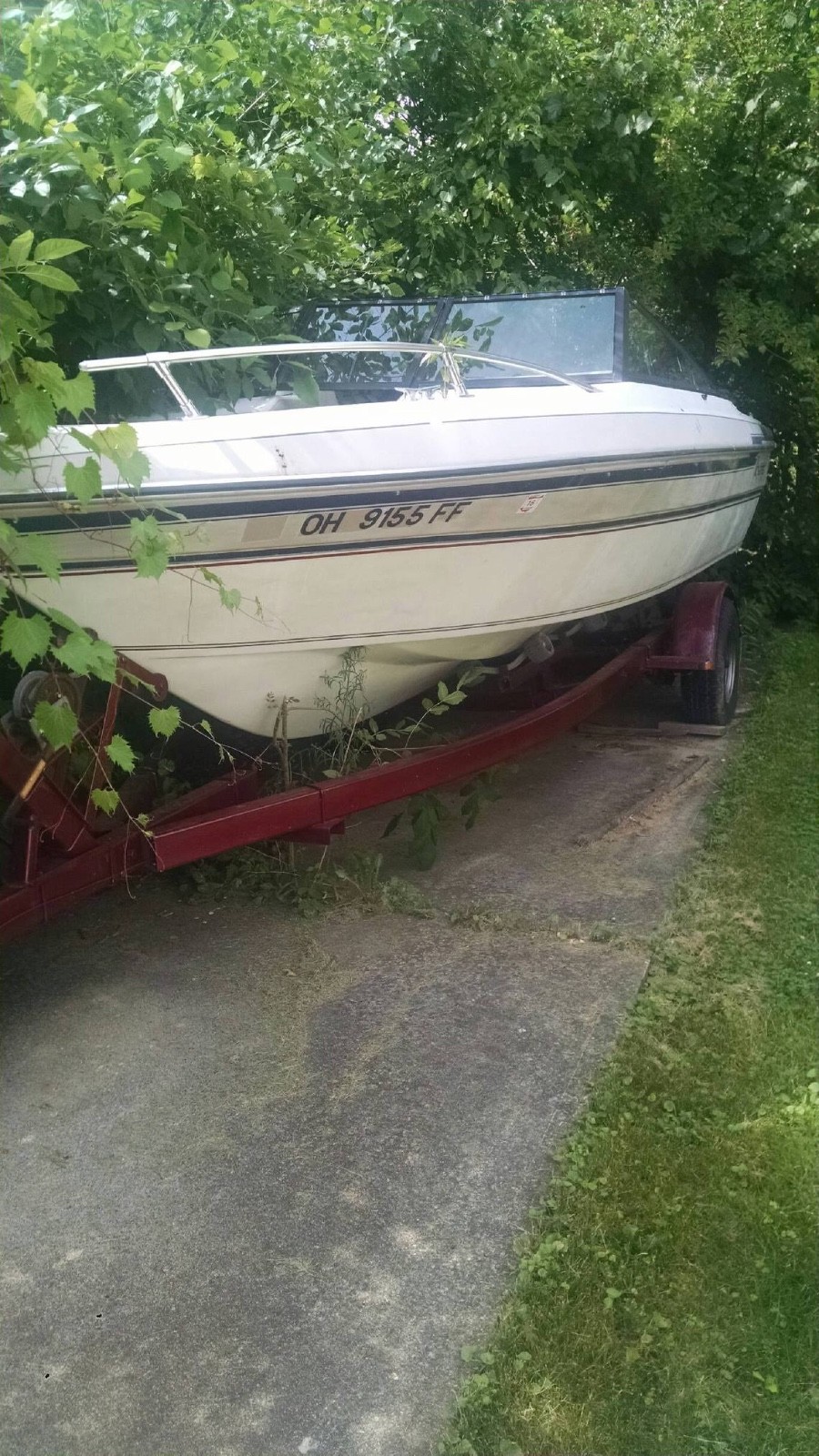 1986 Thompson Fiberglass Powerboat w Trailer, Loraine OH | No Fees & No Reserve