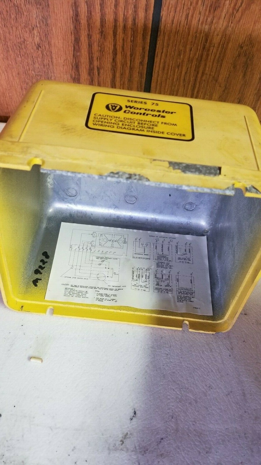 Wocester Controls Corp. Electric Actuator Series 75 Model 1075R