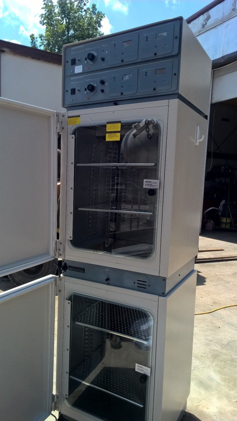 Pre-owned Forma Scientific 3326 Water Jacketed  CO2 Dual Chamber  Incubator