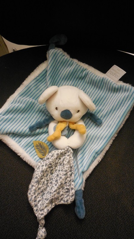 Doudou Et Compagnie Plat Yoca Le Koala Blanc Bleu (3 Dispo)