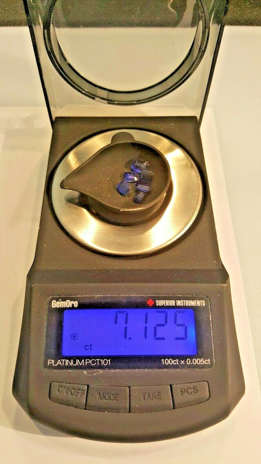 7.12 CARATS OF NATURAL BLUE SAPPHIRES  6 LARGE STONES 4.7MM TO 6.1MM