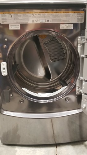 LG - Signature 9.0 cu. ft. 14-cycle smart wi-fi gas dryer with turbosteam