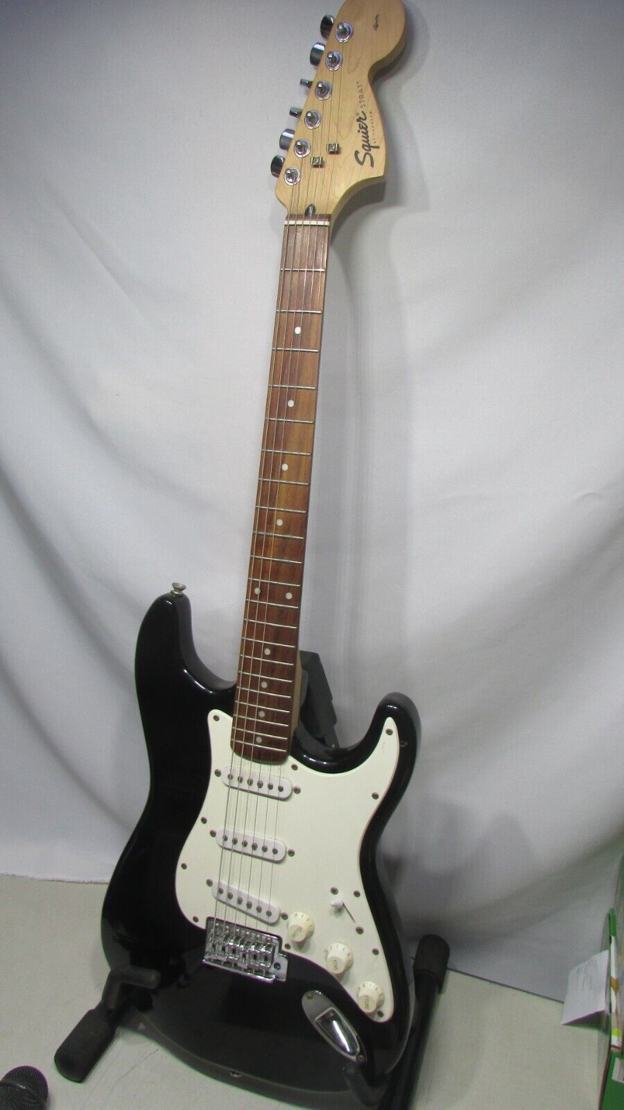 Fender Squier 20th Anniversay Stratocaster electric guitar Fender Squier 20th Anniversay Stratocaster electric guitar