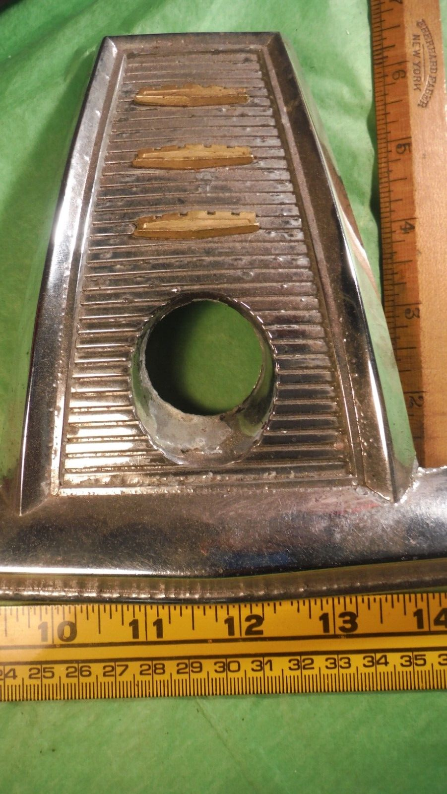 フランスアンティーク シムカのバンパー&エンブレム CC63 Chrysler Trunk Lock Bezel Emblem Vintage 1962 #2189866