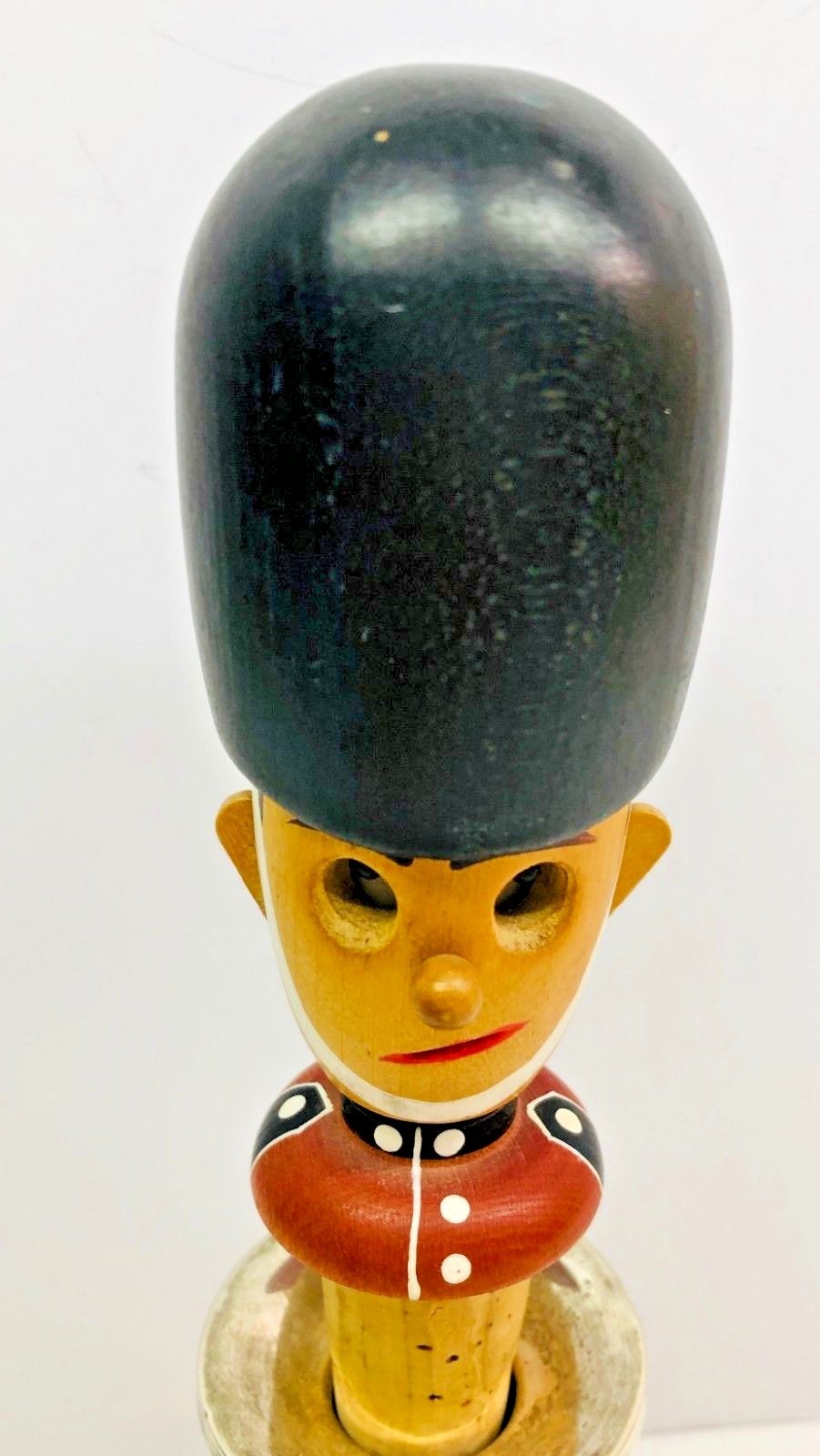 Wood QUEEN'S PALACE GUARD Wine Cork Bottle Stopper ENGLISH Britain Hand Painted
