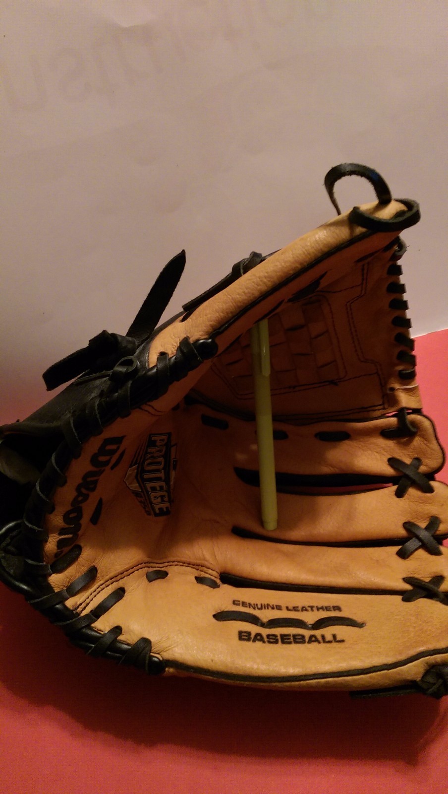 WILSON  MODEL A0350 P125, USED GREAT  SHAPE. SIZE 12.5, RIGHT HANDED THROWER.