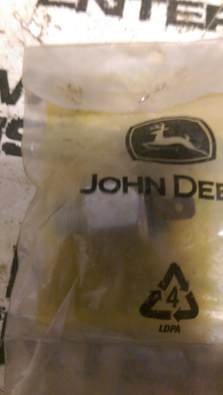 AT254481 JOHN DEERE PRESSURE SWITCH - Picture 1 of 2