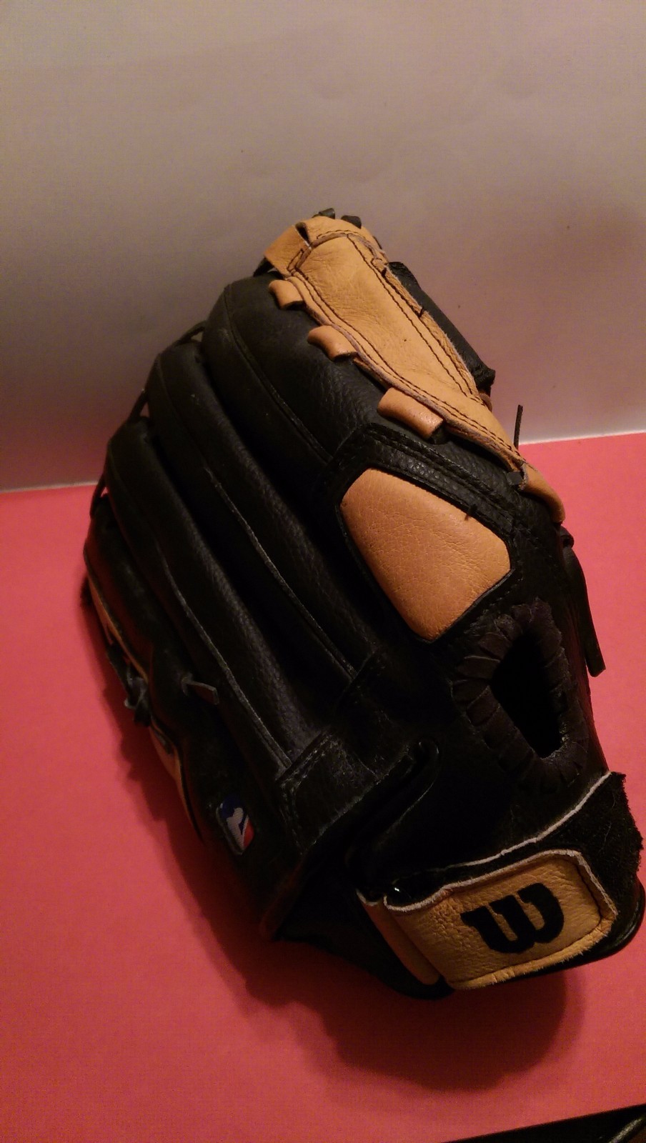 WILSON  MODEL A0350 P125, USED GREAT  SHAPE. SIZE 12.5, RIGHT HANDED THROWER.