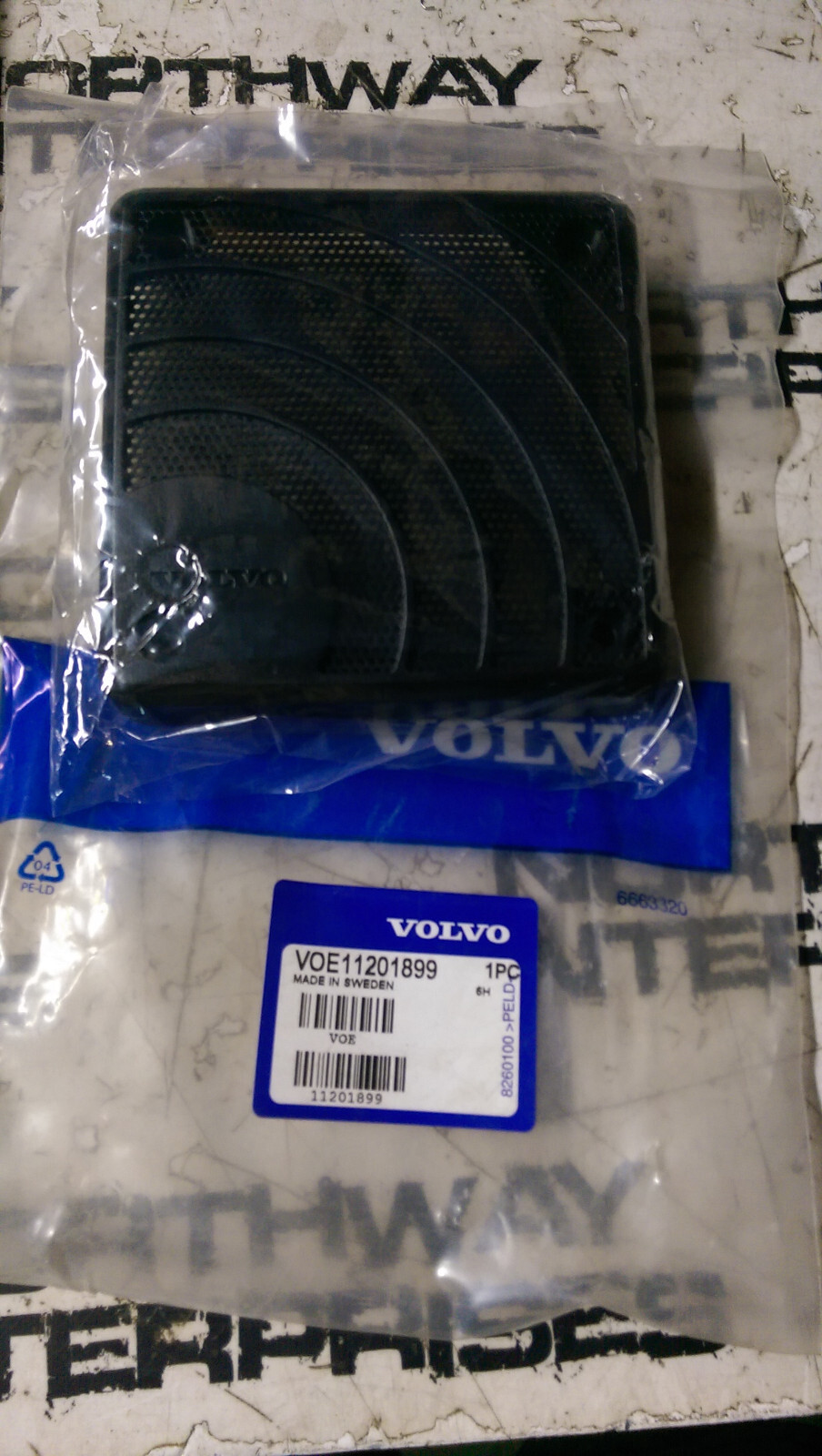 VOE11201899 VOLVO SPEAKER GRILLE COVER 11201899 - Picture 1 of 1