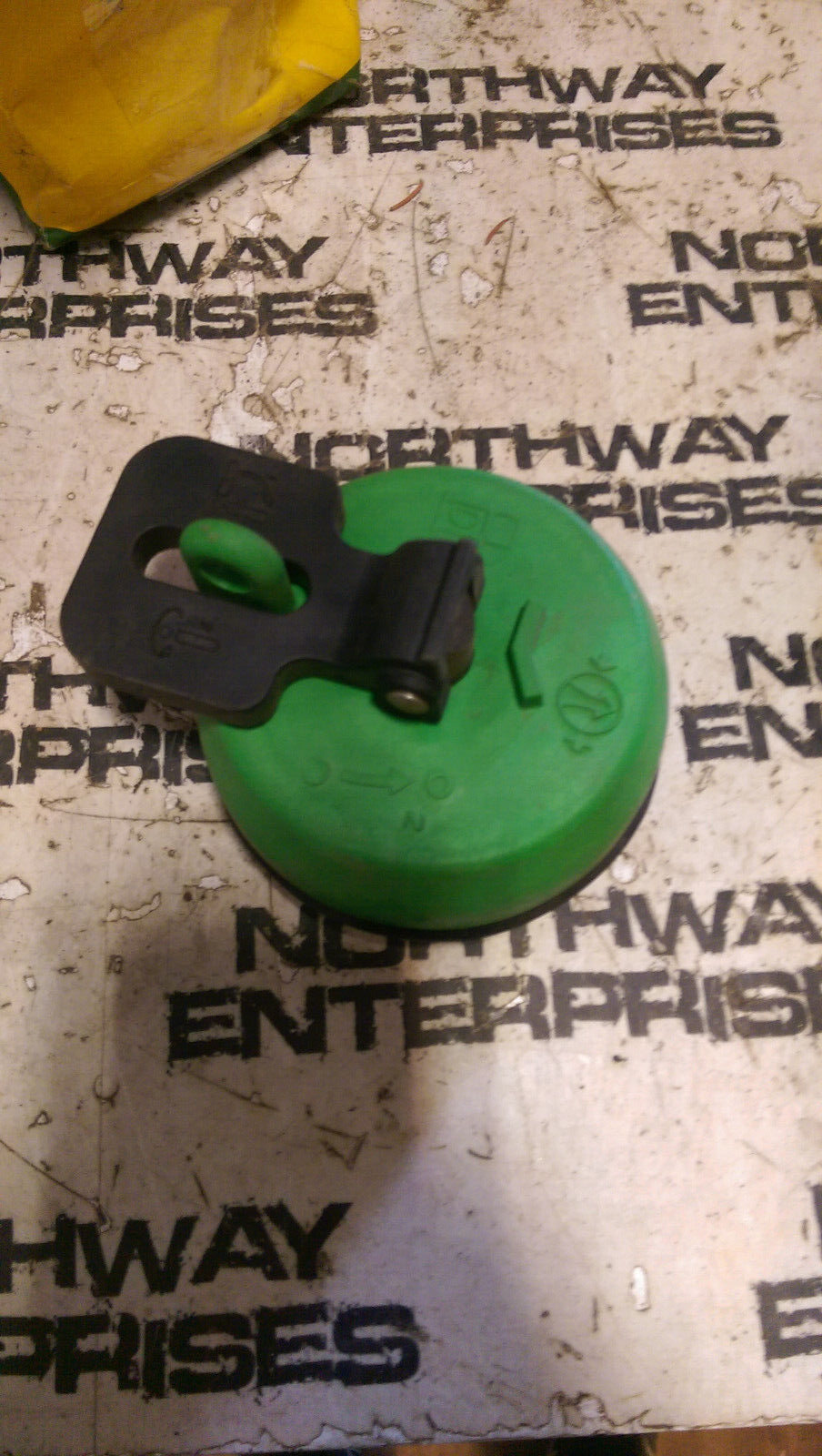 AT375011 John Deere Filler Cap - Picture 1 of 2