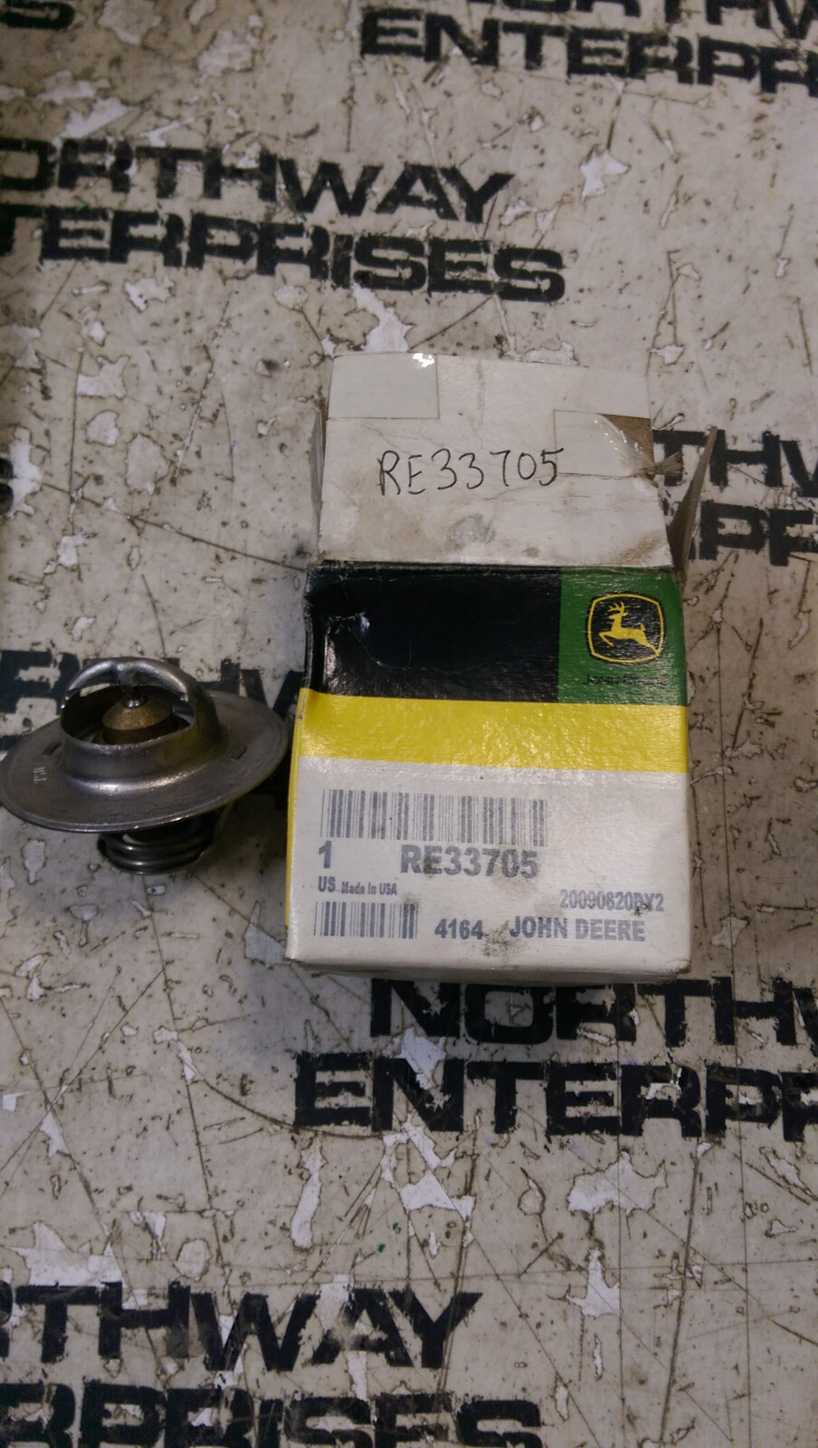 RE33705 JOHN DEERE THERMOSTAT - Picture 1 of 1
