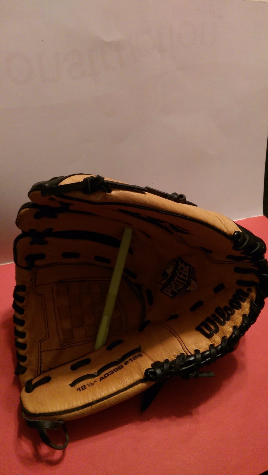 WILSON  MODEL A0350 P125, USED GREAT  SHAPE. SIZE 12.5, RIGHT HANDED THROWER.
