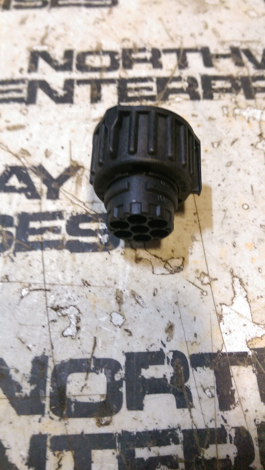 Volvo Truck 3963412 Housing, Socket/Receptacle - Picture 4 of 4
