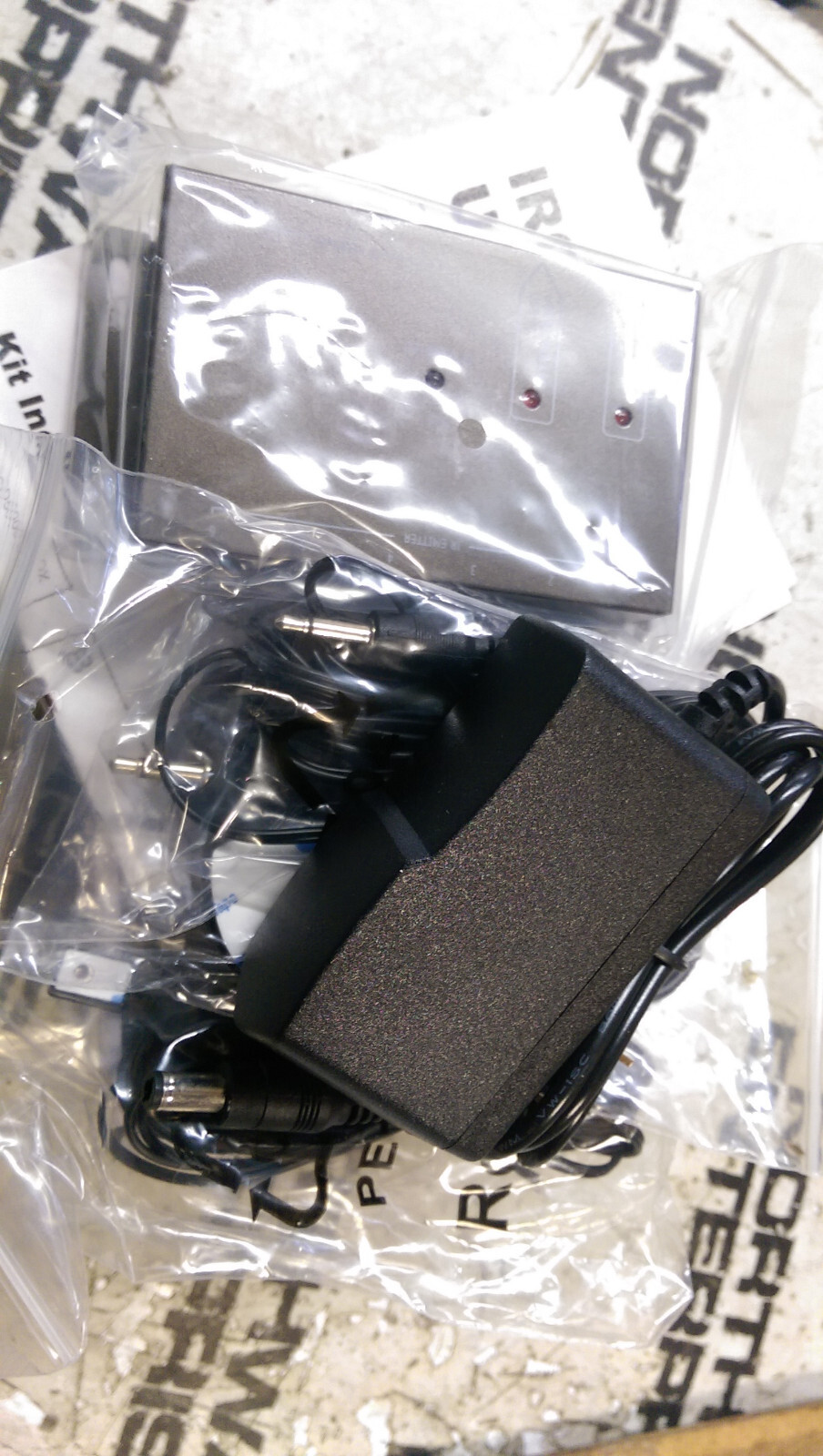 CDD IRCD5000 Infra Red Repeater Kit - Picture 2 of 2