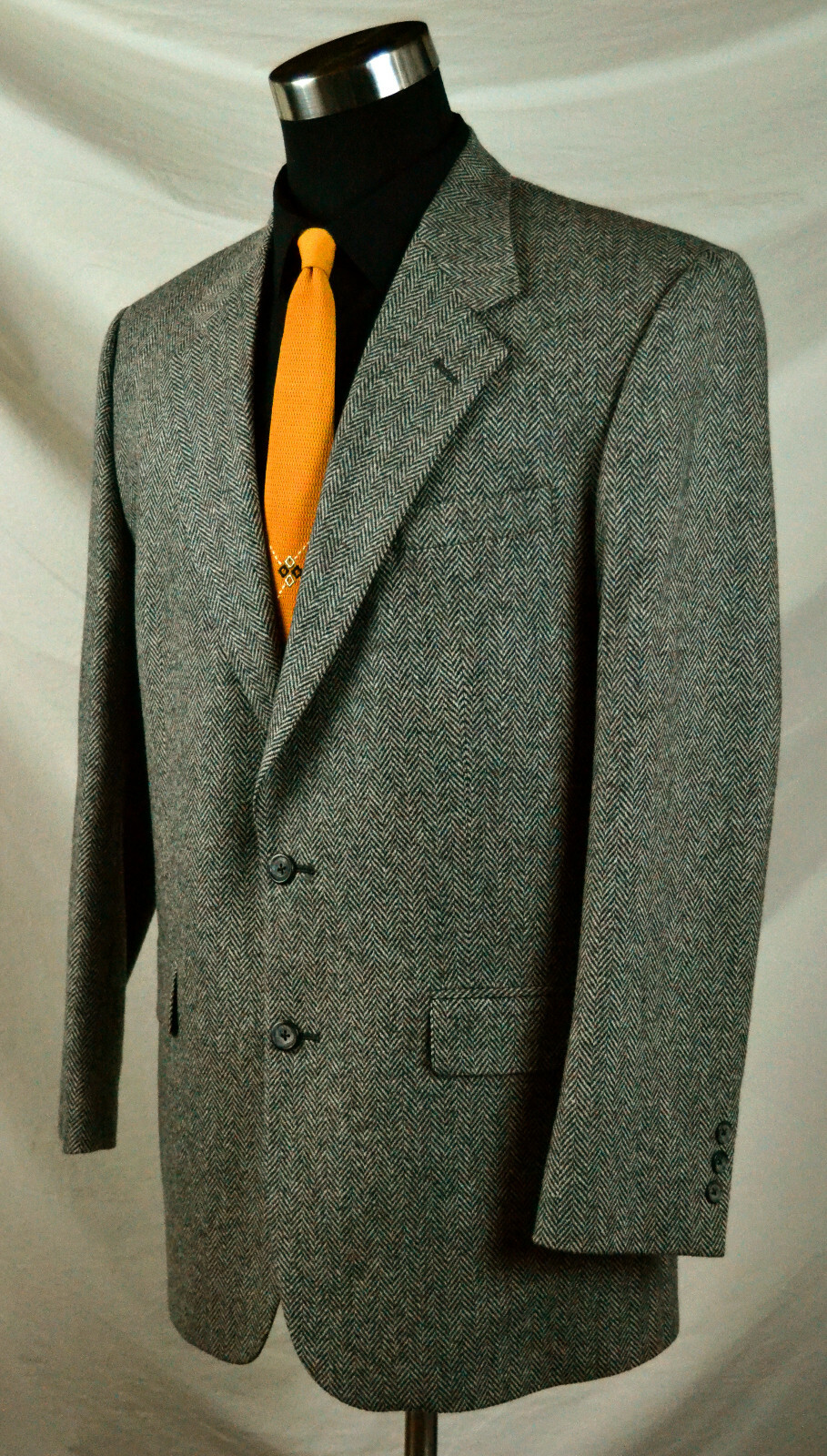 Stately Black & White Herringbone Tweed Sport Coat (Size 42R