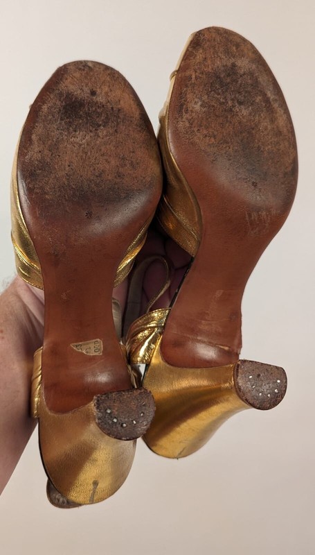 BRILLIANT GOLD LEATHER 1930'S OPEN TOE HIGH HEEL SHOES SIZE 7AA