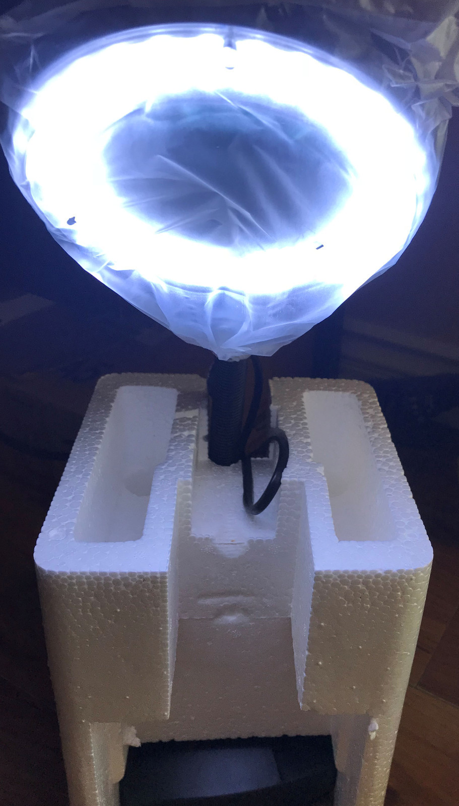 MC358-60B 5X Magnifier with 60 LED Lamp   Black  NEw