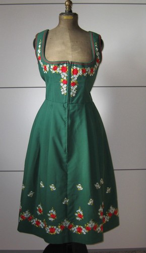 Trachtenmode für Damen aus Mischgewebe