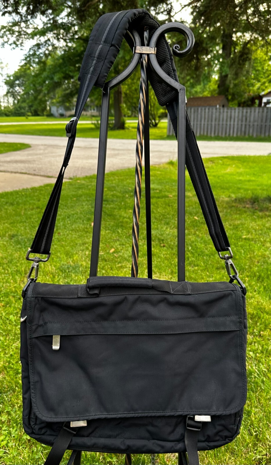Eddie Bauer Nylon Shoulder Bag / Briefcase / Messenger Bag Eddie Bauer Nylon Shoulder Bag / Briefcase / Messenger Bag
