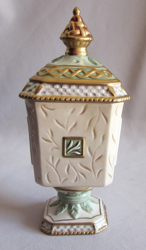 Sugar Bowl Fitz & Floyd Gregorian Collection Christmas