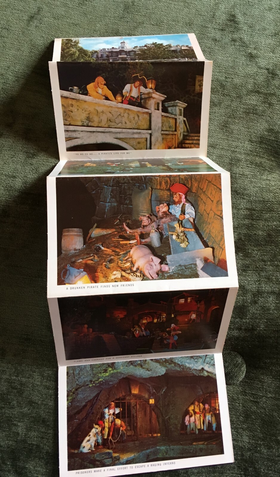 PIRATES OF THE CARIBBEAN DISNEYLAND FOLD-OUT POSTCARD PACKET 1972 12 PHOTOS
