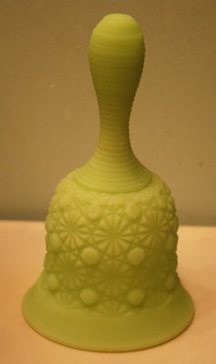 Vintage FENTON Daisy and Button CUSTARD GLASS BELL Very Pale Green W Clapper