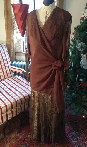 Exquisite Antique 1920s  Crepe & Lace Evening Gown Ensemble with Velvet Hat