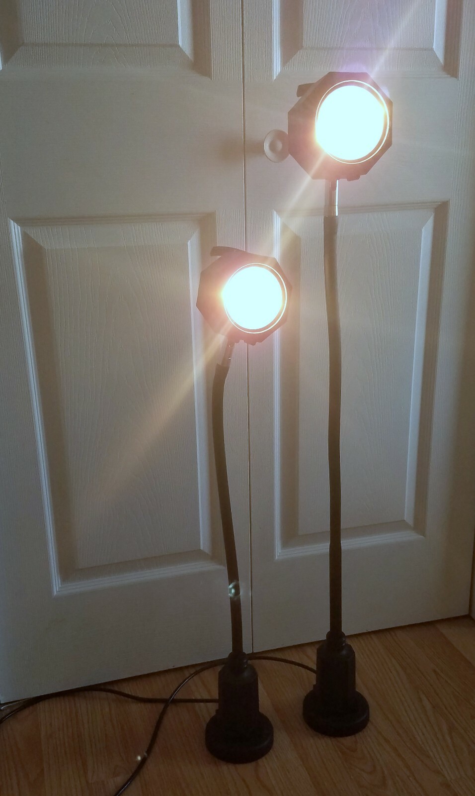 Pair Of Sunnex HF Series HALOGEN GOOSENECK LIGHTS w/ Magnetic Base 2000/2008