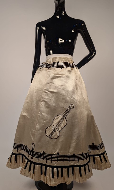 UNUSUAL MUSEUM WORTHY VICTORIAN 1890'S MUSICAL THEME SKIRT W PIANO