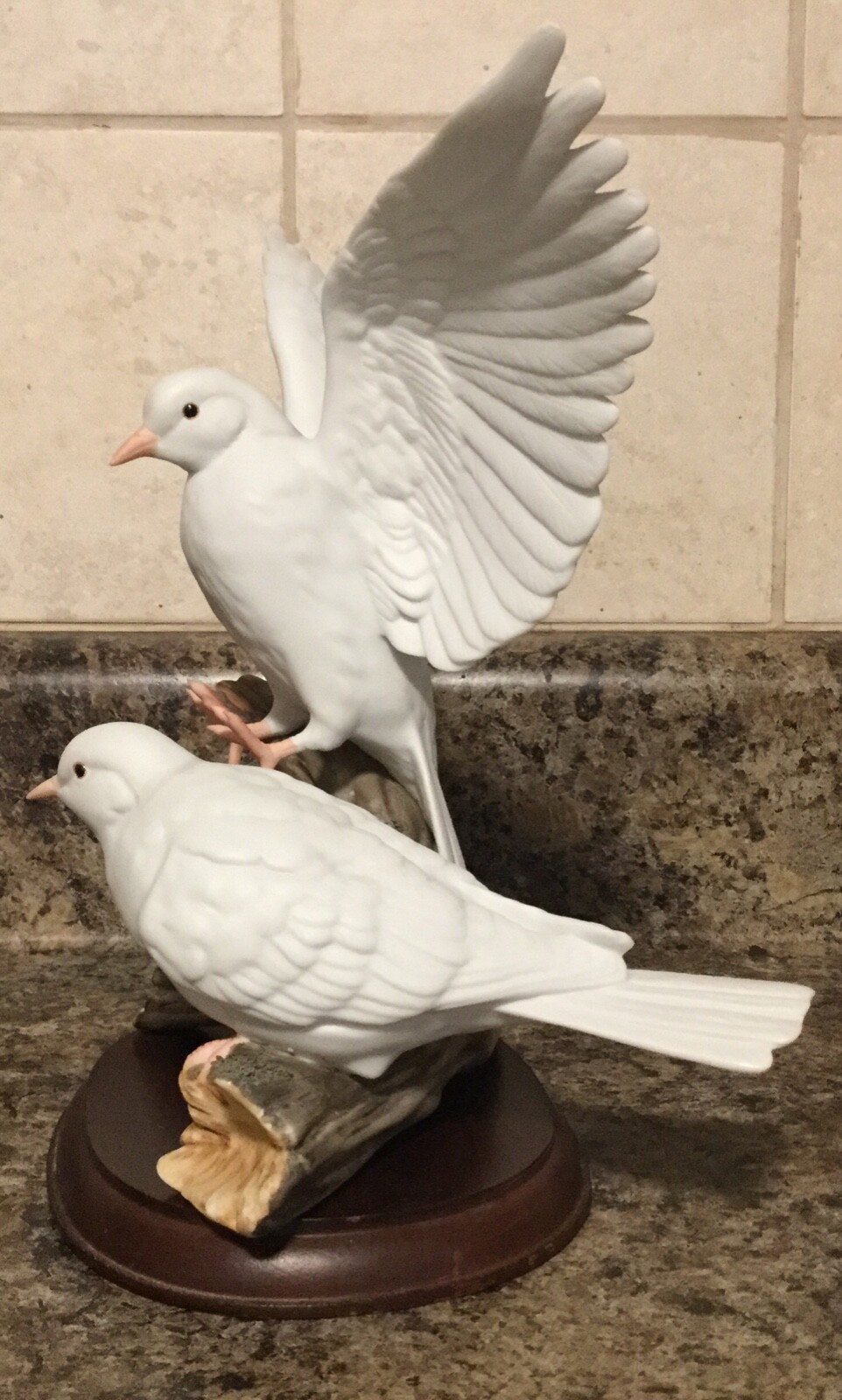 1985 Vintage Homco Home Interiors Masterpiece Porcelain WHITE DOVES Figurine