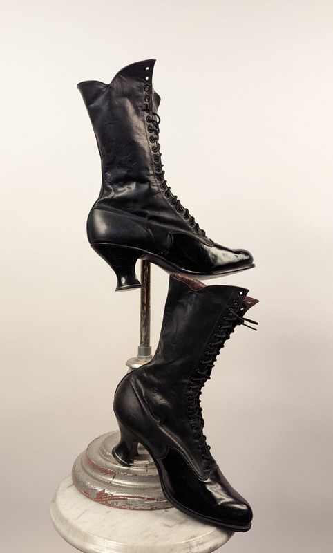 DEADSTOCK VICTORIAN 19TH C BLACK MATTE + PATENT LEATHER HIGH